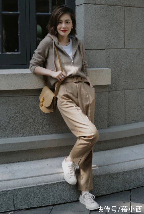 v领 穿毛衣,不一定要配半身裙才好看,学时髦精搭配裤子更时髦上档次