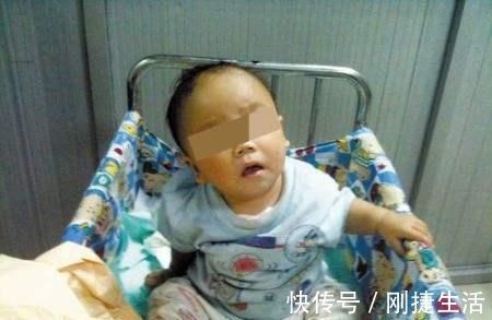 玩具|4岁男童超市摔玩具骂工作人员,奶奶包庇可妈妈的教育却让人称赞