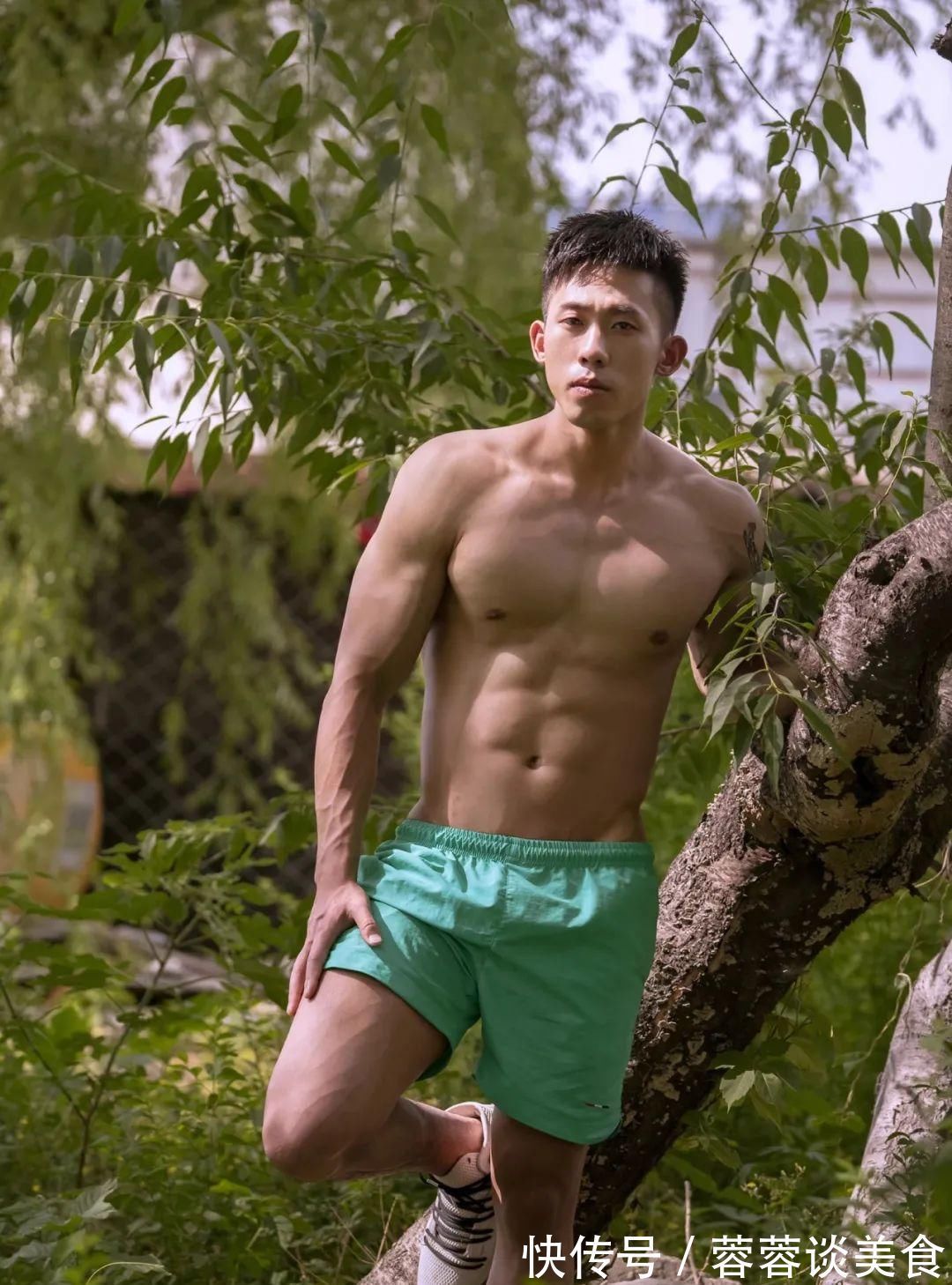 髋关节|型男医生的鲨鱼线六块腹肌引发舔屏，网友看后直呼我可以