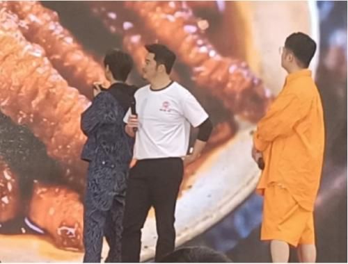 沙溢火锅店开业，为啥网友排队6小时也要吃一顿，看菜价后明白了