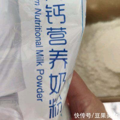 牛奶面包|早上不知道吃什么,一碗黑米牛奶面包全搞定