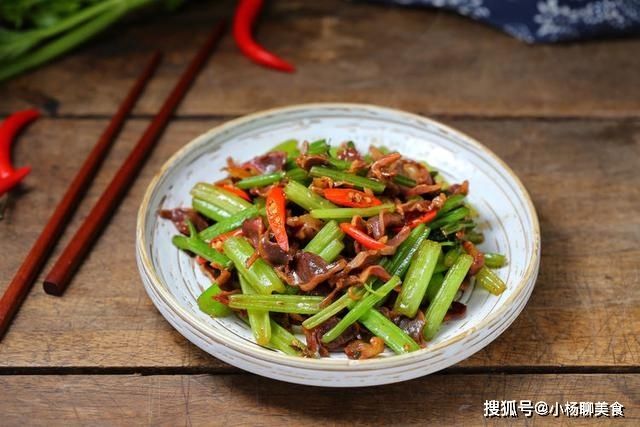 下酒菜当属炒鸡胗，想要脆嫩有1步不能省，没腥味更有嚼劲