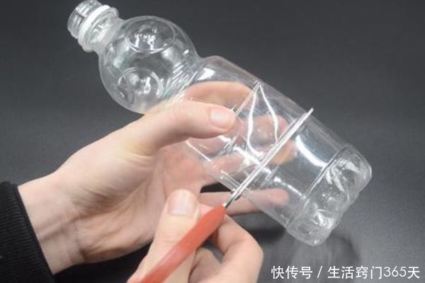 塑料瓶上穿一根绳子，放在卫生间有意想不到的妙用，早知早受益