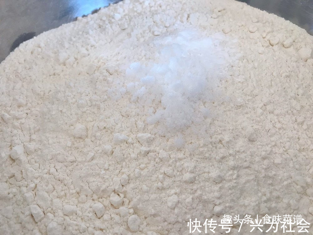 包子|豇豆猪肉包子调馅方法，鲜香扑鼻，好吃不油腻，老公一顿能吃5个