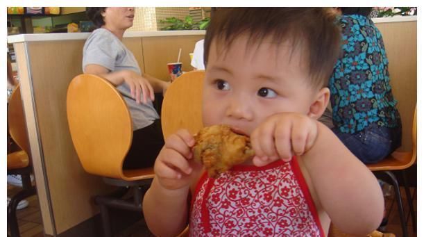 6岁男娃嘴里发出阵阵酸臭,儿科医生孩子积食严重,家长别拖了