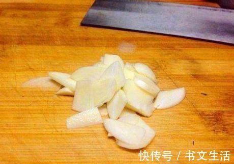 炒粉条时,别只会下锅煮,多加1个步骤,粉条鲜香入味,还不粘连