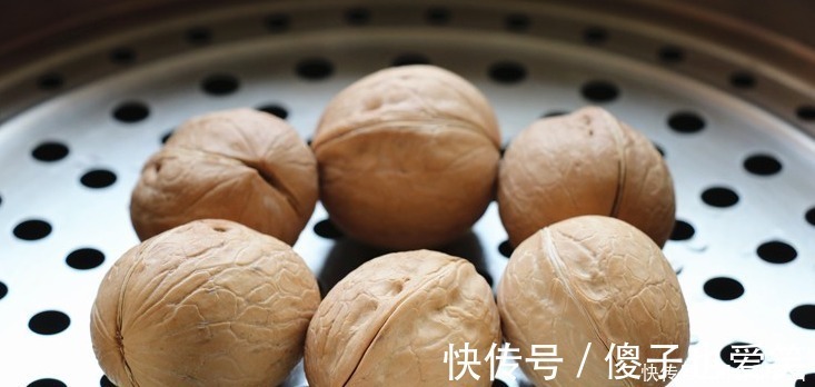 姑姑|53岁的姑姑吃了20年的核桃吃法，不炒不炸不熬粥，越吃越精神！
