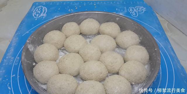 开水|麻团和面是开水还是凉水吗,掌握3个技巧,个个空心鼓泡不炸裂