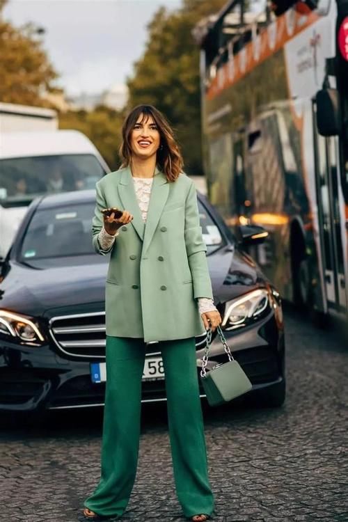 扔掉你的卫衣吧，太土了！现在流行穿“香菜衣”，时髦舒适还高级