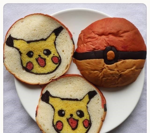 多啦日本网友制作龙猫面包切开有惊喜,网友:拜托要拿出来卖!