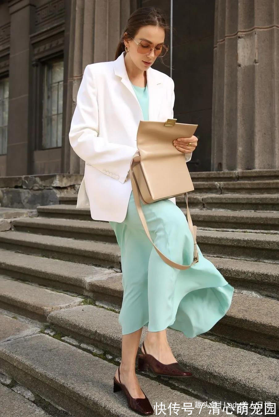 穿搭 穿裙子搭薄外套时,记住“1个要点+风格调和”,领悟穿搭思维稳赢