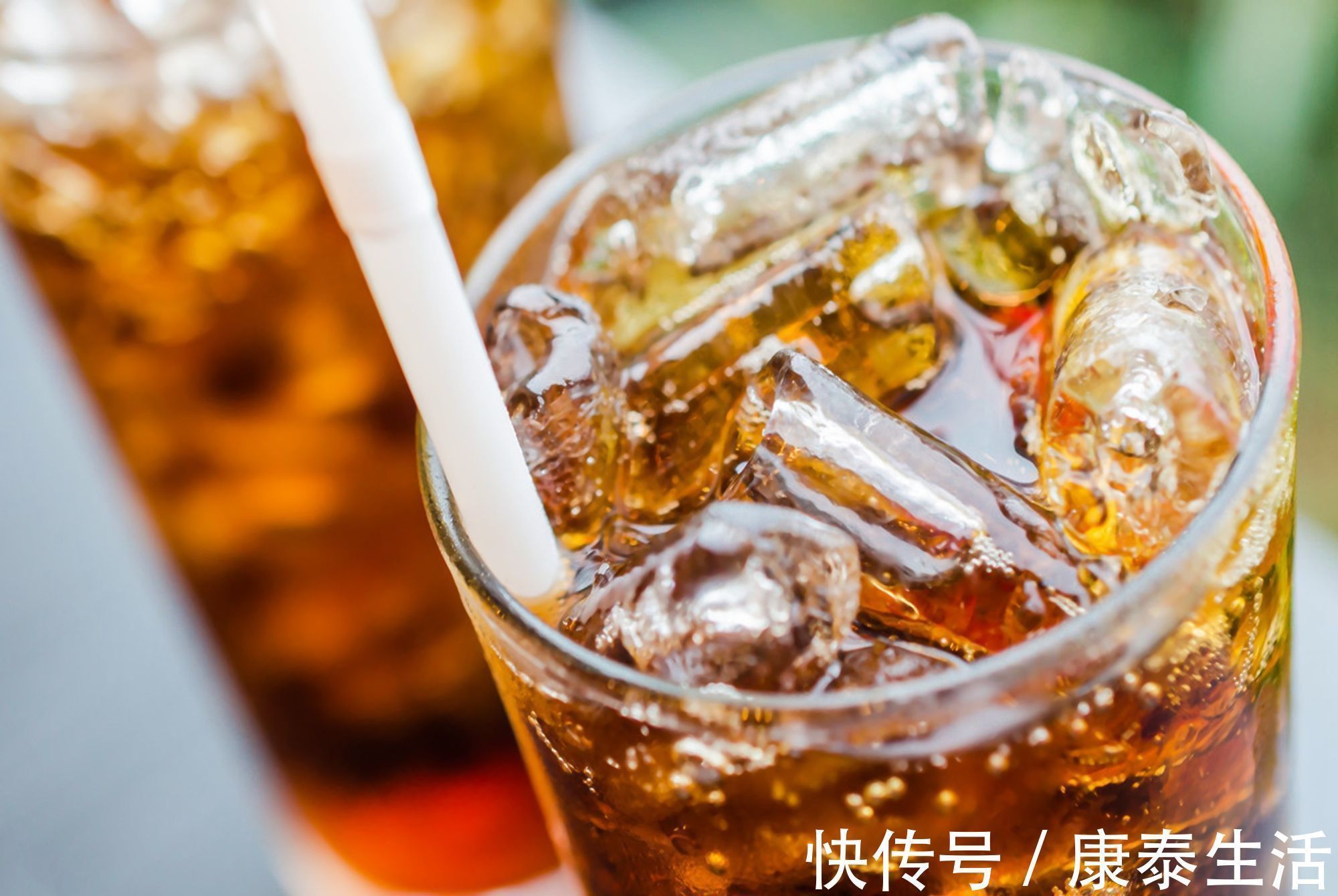 饮料|5岁孩子将饮料当水喝引肚疼,专家警告三种饮料危害不浅,需谨慎