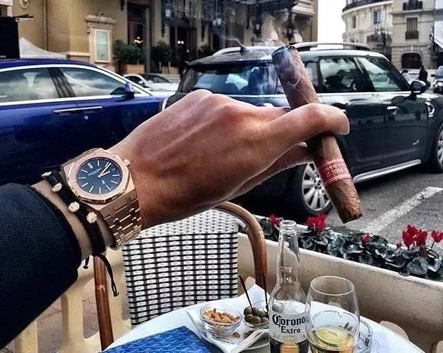 劳力士看到都要靠边，戴过这几块表的男人实力强得离谱