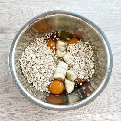 无糖无面粉的香蕉燕麦华夫饼