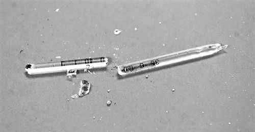 体温|水银温度计打破了如何处理？不要着急用吸尘器吸，而是先做一件事