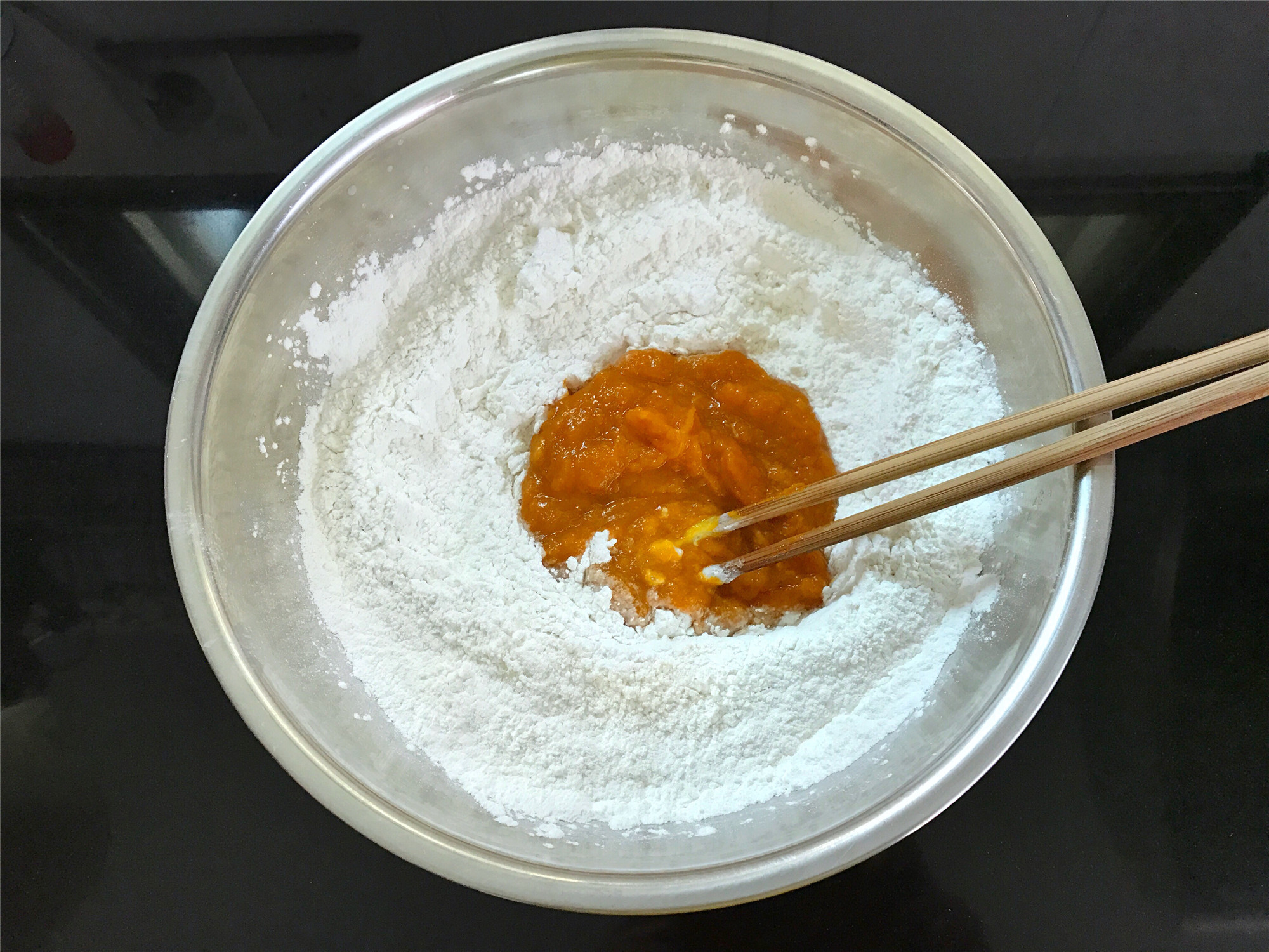 点心|1块南瓜，1碗糯米粉，教你做南瓜丸子，香甜软糯，好吃不上火