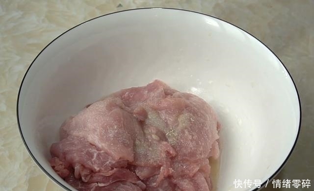  土豆新吃法，不炒不用炖，酸甜又开胃，孩子三天两头点名吃，解馋