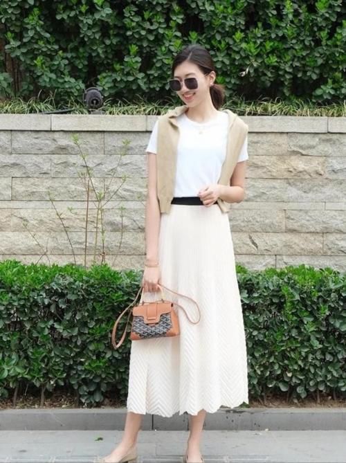 低估|别“低估”了百褶裙，学会这几个搭配技巧，轻松穿出优雅与气质