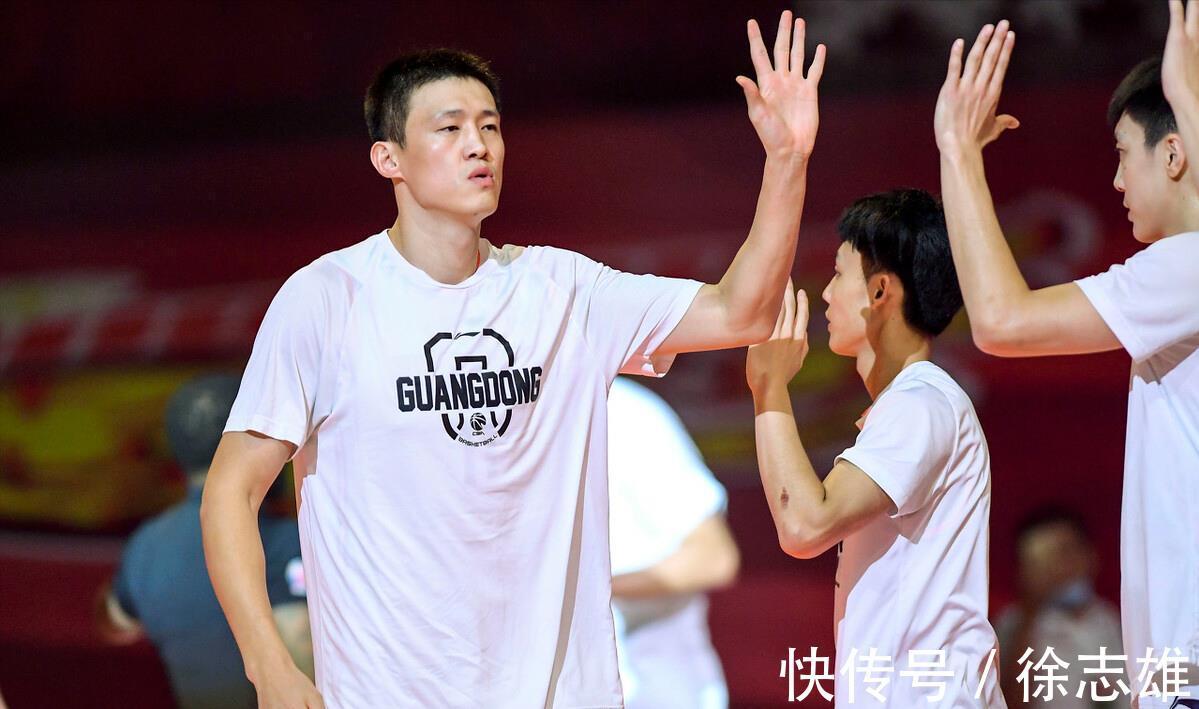cb周鹏跨年夜发文表决心,宏远老将内疚亏欠家庭,杜锋没看错人
