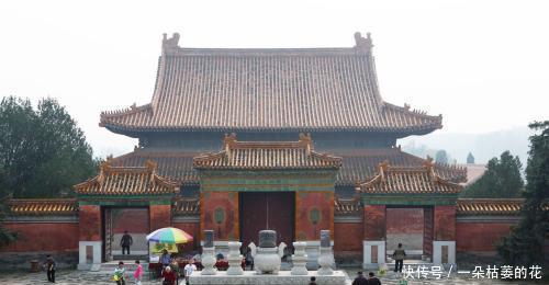 溥仪|同一朝代的两位末代皇帝,因为一堵墙,死后的待遇大相径庭!