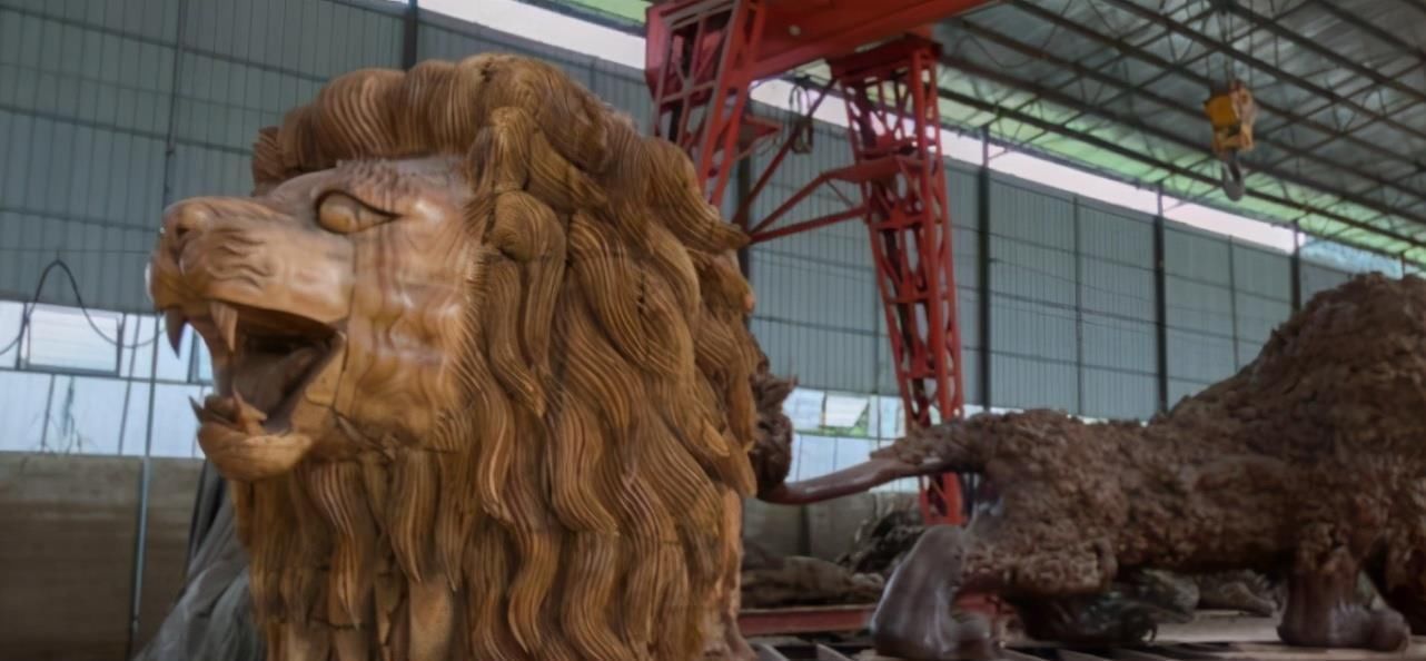 匠人$一匠人雕15米30吨重“雄狮”,称没1000万不卖,今宝物变“废品”