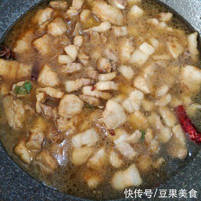 大厨教我的家庭版红烧肉的做法，确实比我自己做的讲究