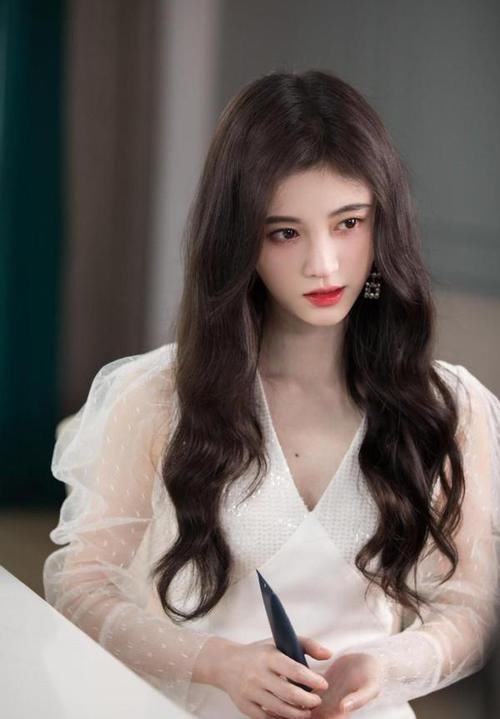 ?你适合“直发”还是“卷发”?主要看这3个部位,发量是关键!