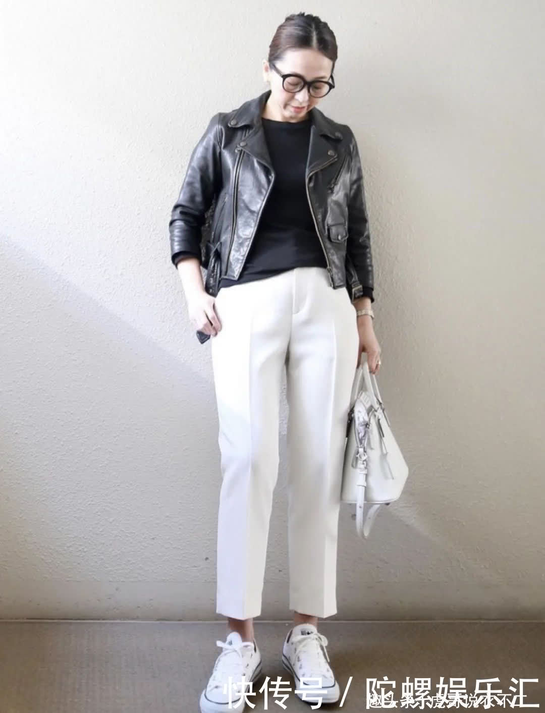 50岁女人穿衣简约最重要，基础款get高级感，这位日本博主做到了