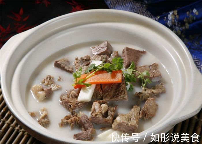 “炖羊肉”别只会加姜片,多加这一味,不腥不腻,吃起来特别香!