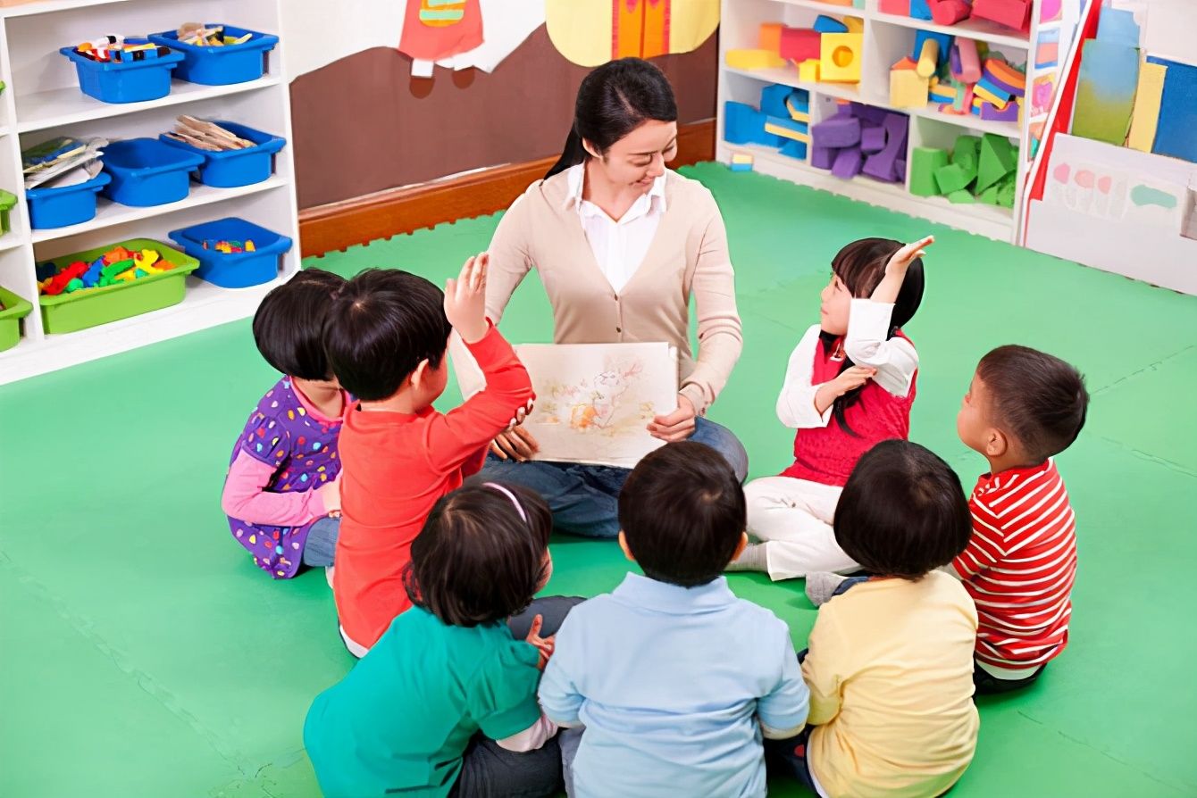 孩子|孩子3岁就得送幼儿园？育儿专家建议：父母送错了，娃会遭罪的