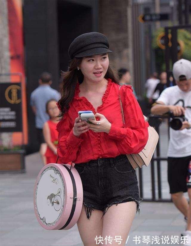 秘籍 瑜伽裤遮肉的穿搭秘籍，不装嫩不显老，更显气质