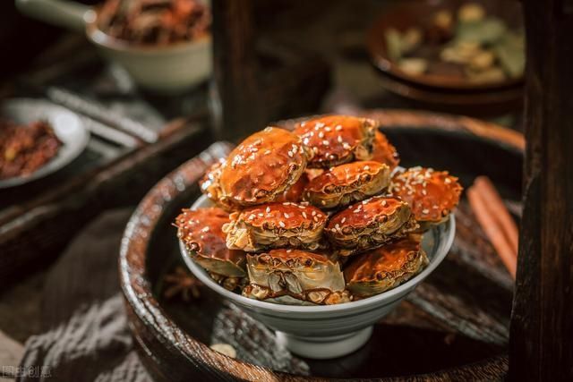 清蒸|螃蟹不要清蒸水煮,试试这样做,不加一滴水,营养不流失,味更鲜