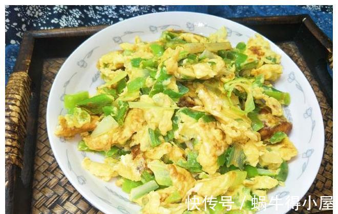 冬天|2个辣椒,2个鸡蛋,加2味简单混合,香辣下饭超好吃
