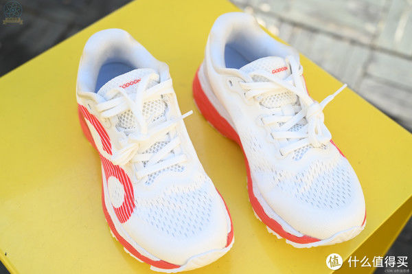 鞋面 服装鞋帽 篇六：轻便舒适的专业跑鞋，慢跑半马都能用，咕咚21K驭风体验