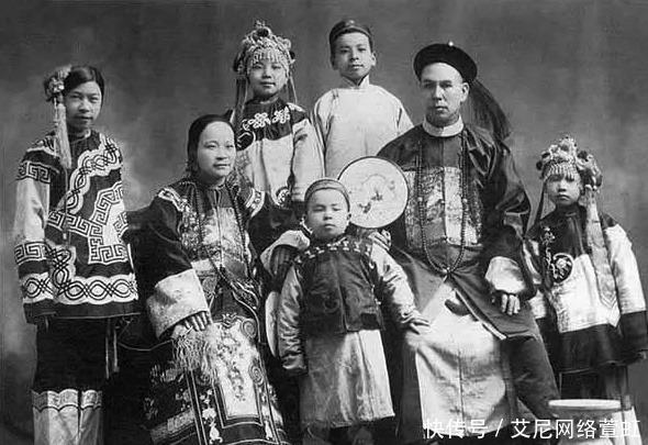 晚清时期|晚清时期老照片:女子媚态毕露