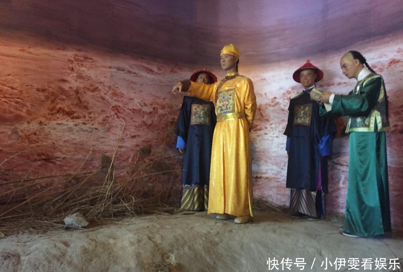 转身|皇上出一上联,考生答不出转身就走,皇上:别走,你就是这届状元