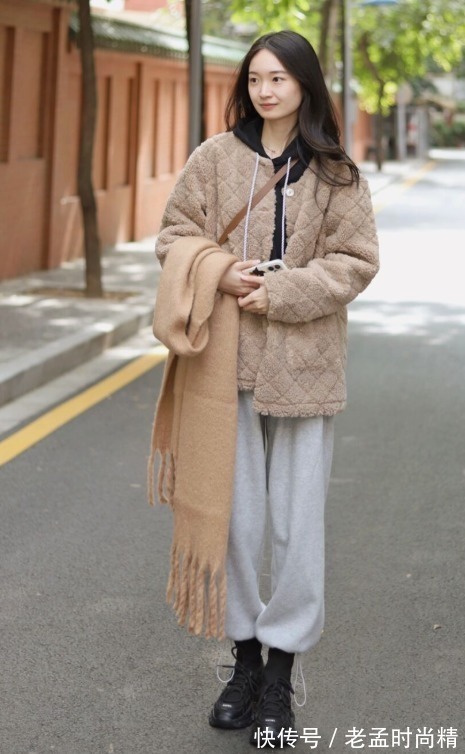 法则|想要把羊羔毛外套穿出高级感!掌握这几套穿搭法则,好看又减龄