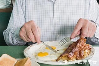 营养价值|猪血营养价值虽高,4种人尽量少碰,对身体影响巨大