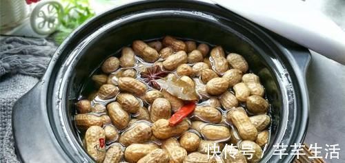 煮花生时，不要只用盐水，学会4点，煮好的花生又香又入味
