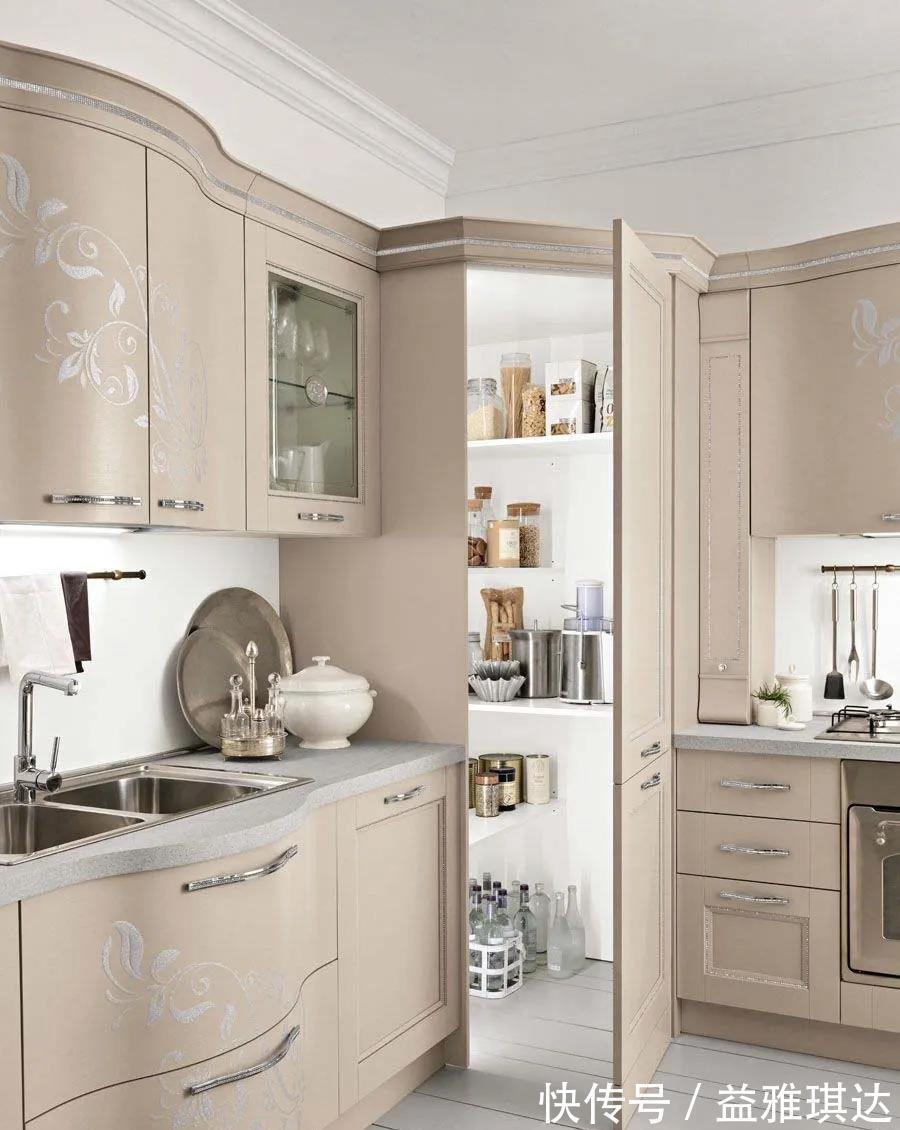 拉篮|厨房拐角位置很鸡肋那是你没用好，学习外国人做储藏室多一间房