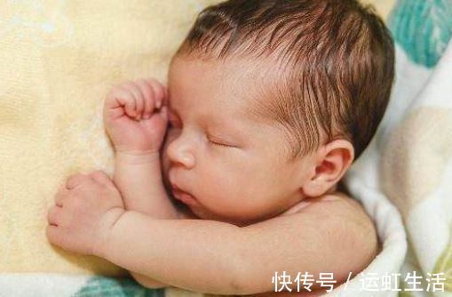 父母|宝宝有这两个特点，那父母偷着乐吧，将来有好福气