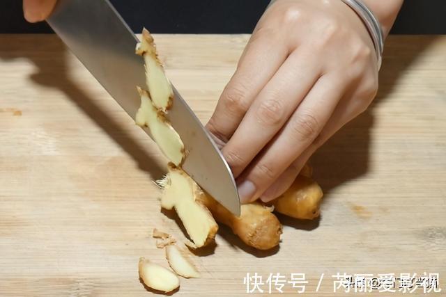 碎末状|把牙膏挤在生姜上,作用太厉害了,解决了很多家庭的烦恼,快学学