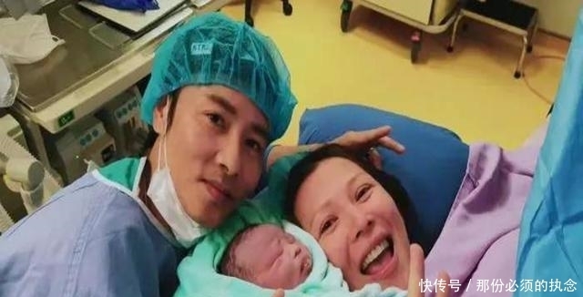 孩子|俩人是同龄发小,一个18岁生娃一个38岁生娃,多年后重逢境遇悬殊