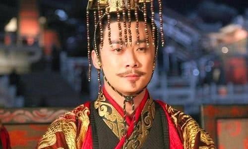 项羽|项羽灭秦后,犯了2个愚蠢的错误,鸿门宴不杀刘邦不在其中