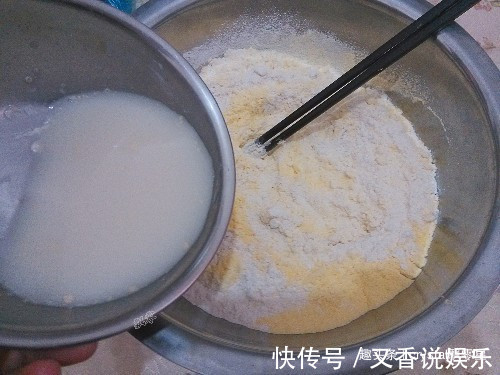 3种面粉掺一起,做出来的窝窝头松软好吃有嚼劲,蒸一锅不够分