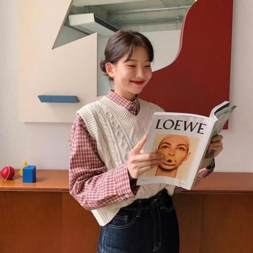 还在单穿毛衣？“衬衫＋毛衣”的叠搭才够吸睛！时髦显瘦还洋气