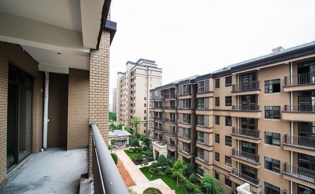 讲讲价|二手房真的不好卖吗便宜了20万别急着高兴,买家讲讲价降30万