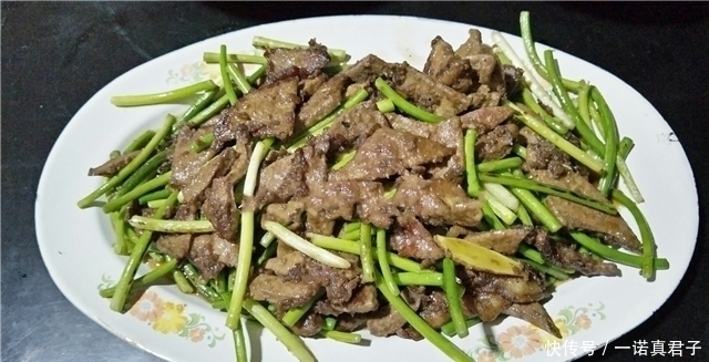 吃饭|搬新家请亲戚吃饭,我花半天准备一桌菜,饭后婆婆给了个大红包!