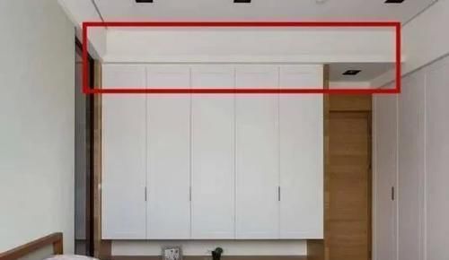 衣柜|新房衣柜怕积灰尘直接做到顶,师傅连忙制止,说这样做更实用!