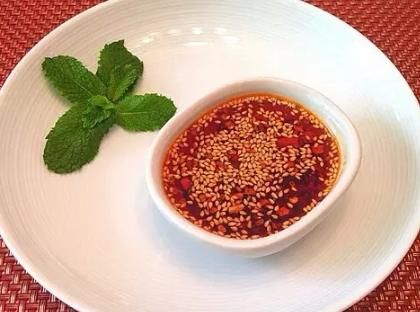 制作辣椒油，直接泼油是大错！多做一步，辣椒油又香又辣，特好吃